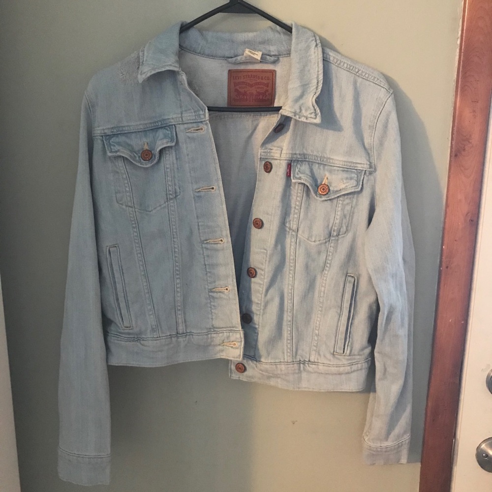 Levi’s light wash denim jacket